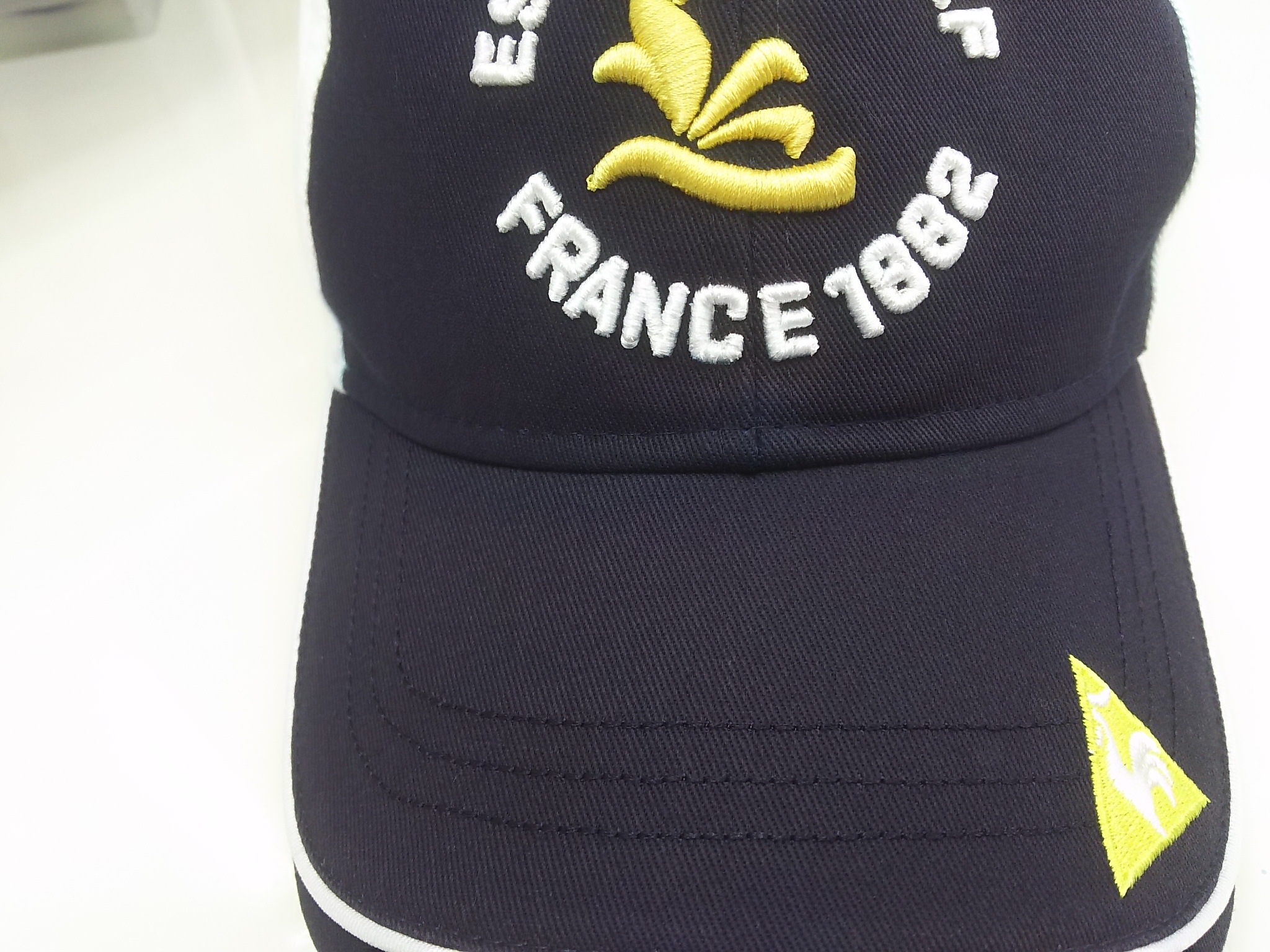 汗で変色したキャップの色を復元再生します|愛知洗い人｜愛知県染み抜きのできるクリーニング店紹介サイト