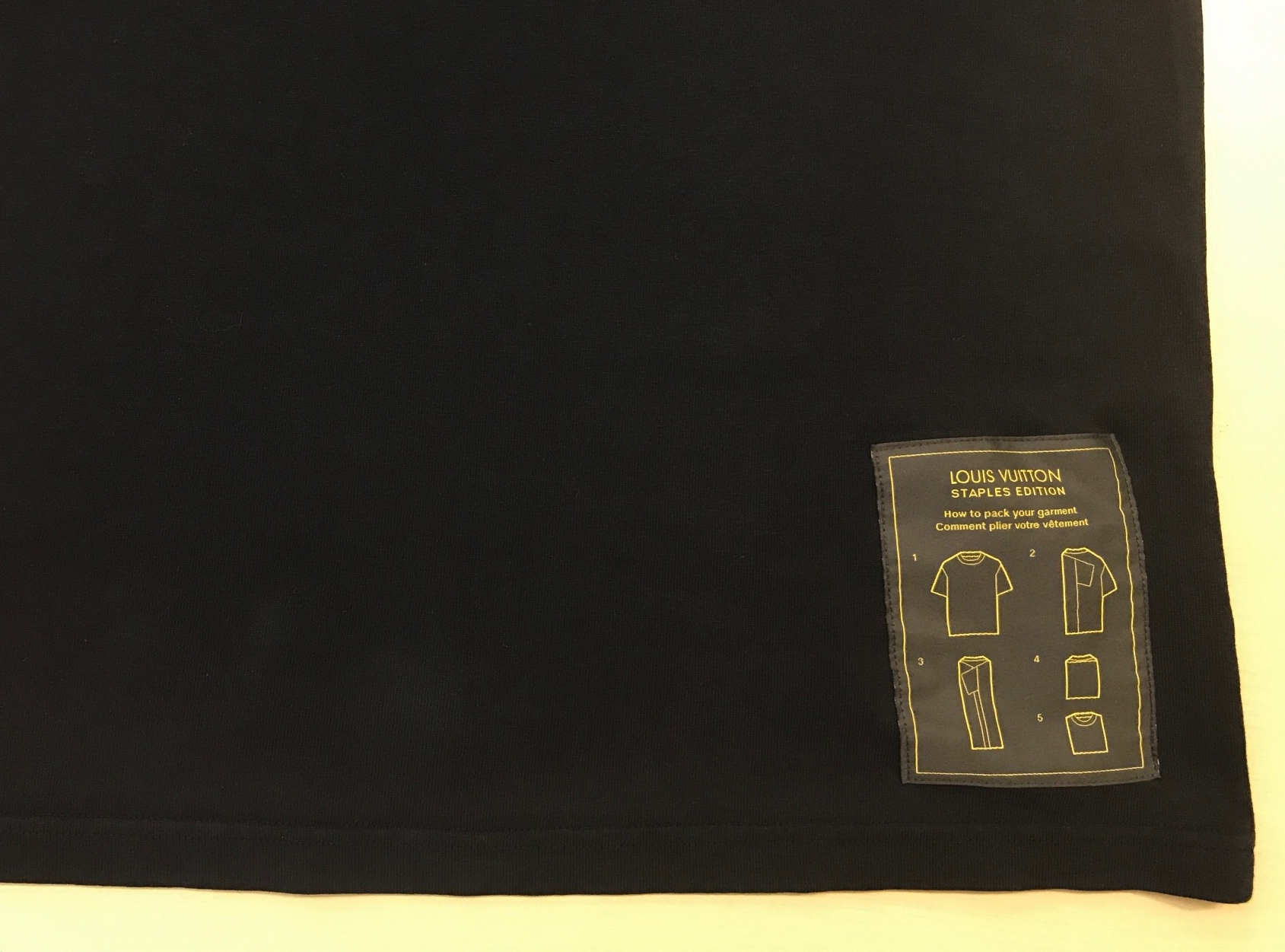 ルイ・ヴィトンのTシャツ 塩素の脱色・色褪せの染め直し|愛知洗い人｜愛知県染み抜きのできるクリーニング店紹介サイト