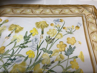 HERMES（エルメス）のスカーフに古いシミが・・|愛知洗い人｜愛知県染み抜きのできるクリーニング店紹介サイト