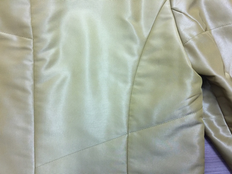 ジャケットの背中に付いた黒いシミ & 店主 快速モーニングトレイン一宮に乗る|愛知洗い人｜愛知県染み抜きのできるクリーニング店紹介サイト