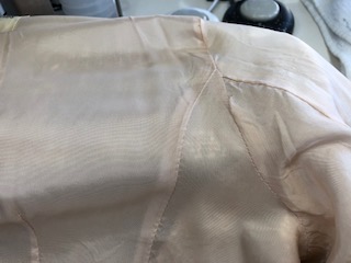 時間が経って脇の黄ばみが・・・(；ﾟДﾟ)|愛知洗い人｜愛知県染み抜きのできるクリーニング店紹介サイト