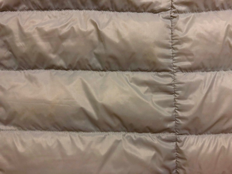 ダウンに付いた正体不明のシミ⁉️|愛知洗い人｜愛知県染み抜きのできるクリーニング店紹介サイト