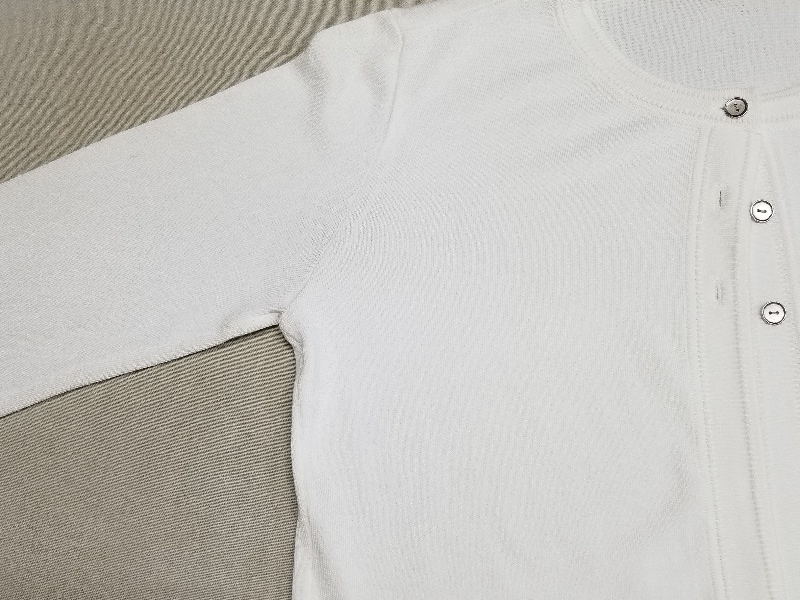 衣替えで出した、お気に入りのカーディガンの脇に謎のシミ～巻き‼️|愛知洗い人｜愛知県染み抜きのできるクリーニング店紹介サイト