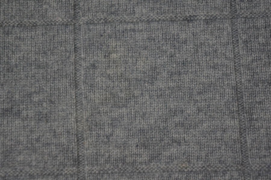 以前にも依頼を受けたセーターが再び登場|愛知洗い人｜愛知県染み抜きのできるクリーニング店紹介サイト