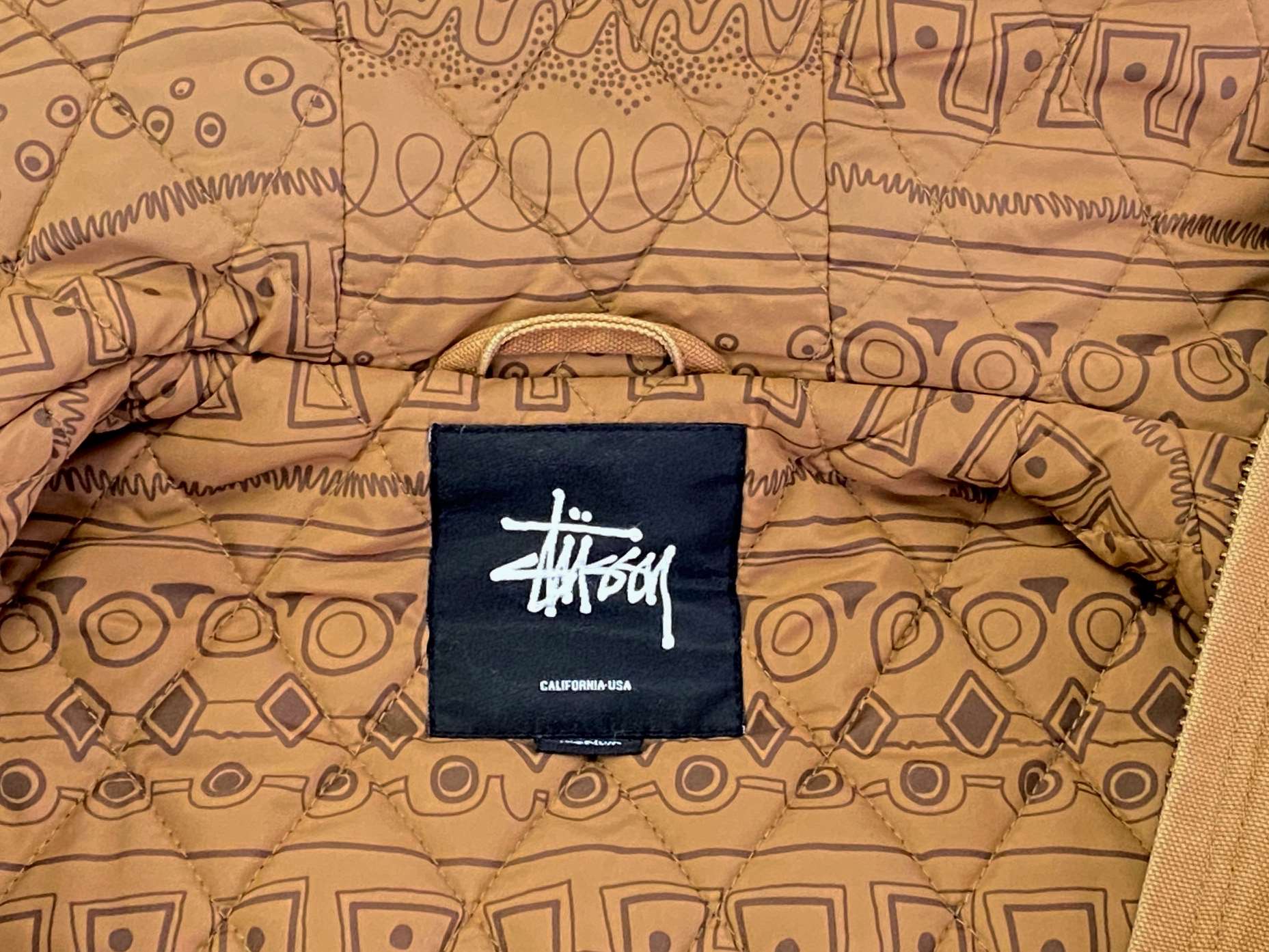 ステュ－シ－（STUSSY）の襟の黒ずみ汚れ！シミ抜き・復元！＆ プチ入社式！|愛知洗い人｜愛知県染み抜きのできるクリーニング店紹介サイト