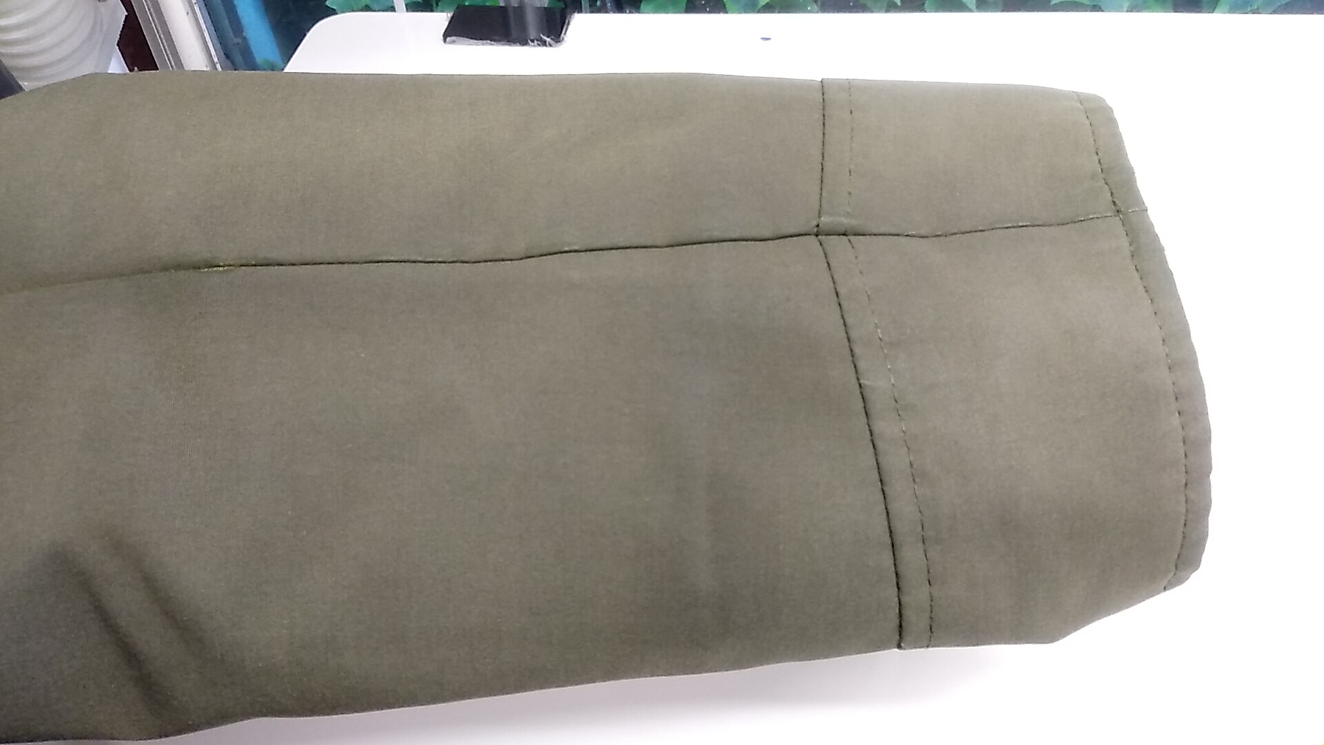 カナダグースダウンジャケットの擦れによる白化を修正しました シミではありません|愛知洗い人｜愛知県染み抜きのできるクリーニング店紹介サイト