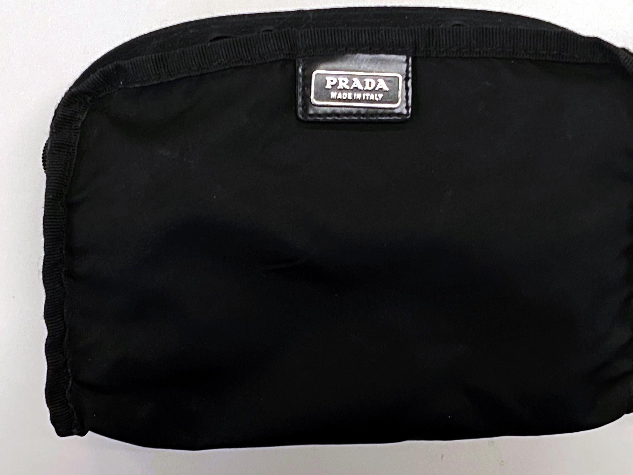 プラダのポーチ 白カビ？コーティングの劣化？修復お任せ下さい！|愛知洗い人｜愛知県染み抜きのできるクリーニング店紹介サイト