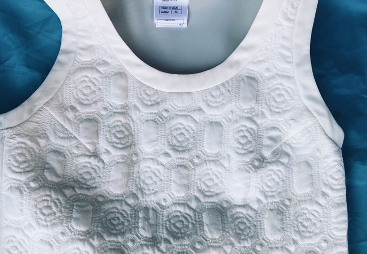 シルクのタンクトップのシミ取って下さい！|愛知洗い人｜愛知県染み抜きのできるクリーニング店紹介サイト