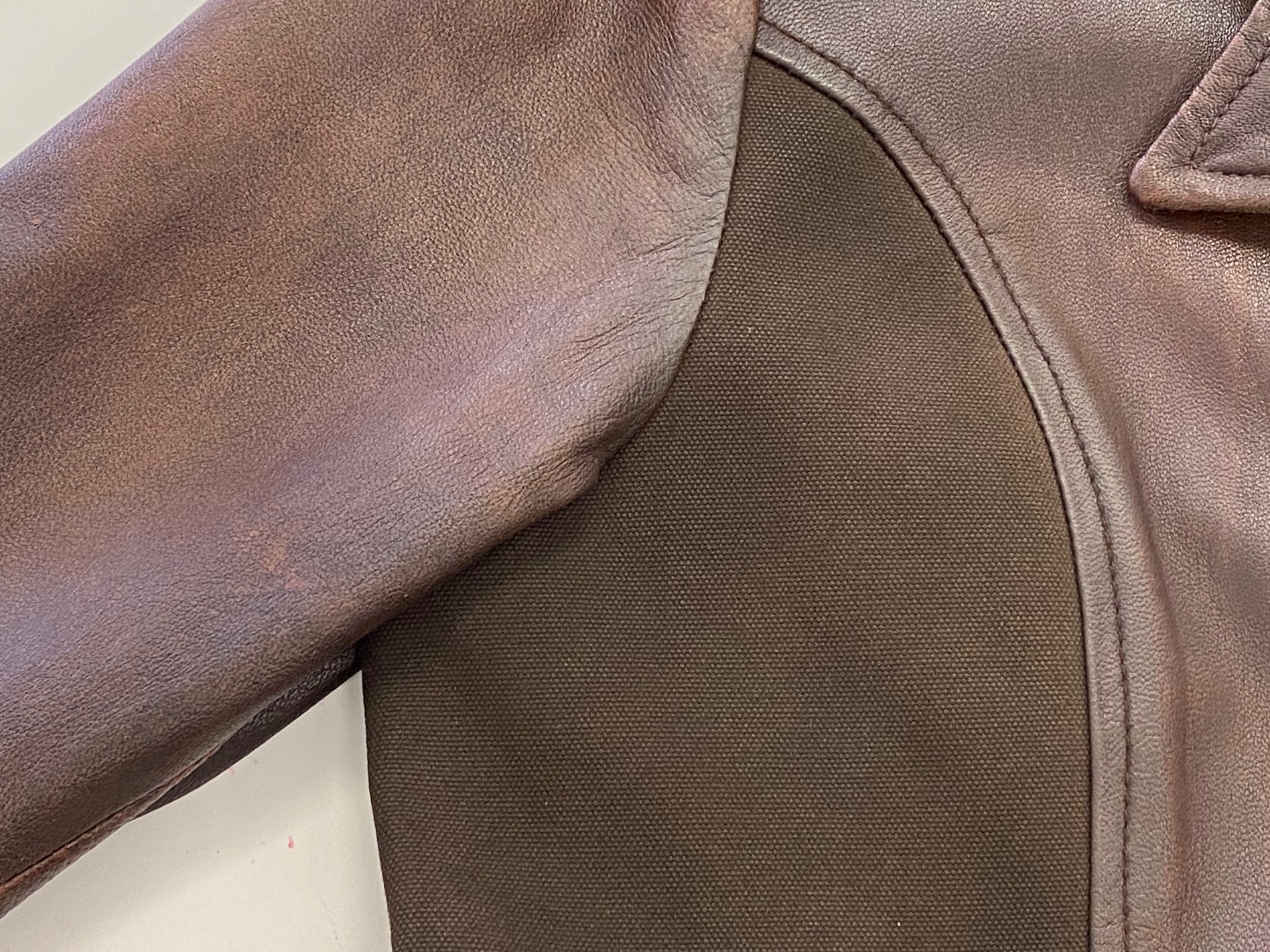 冬の必需品！革ジャケットの汗ジミと色褪せインキング補修！|愛知洗い人｜愛知県染み抜きのできるクリーニング店紹介サイト