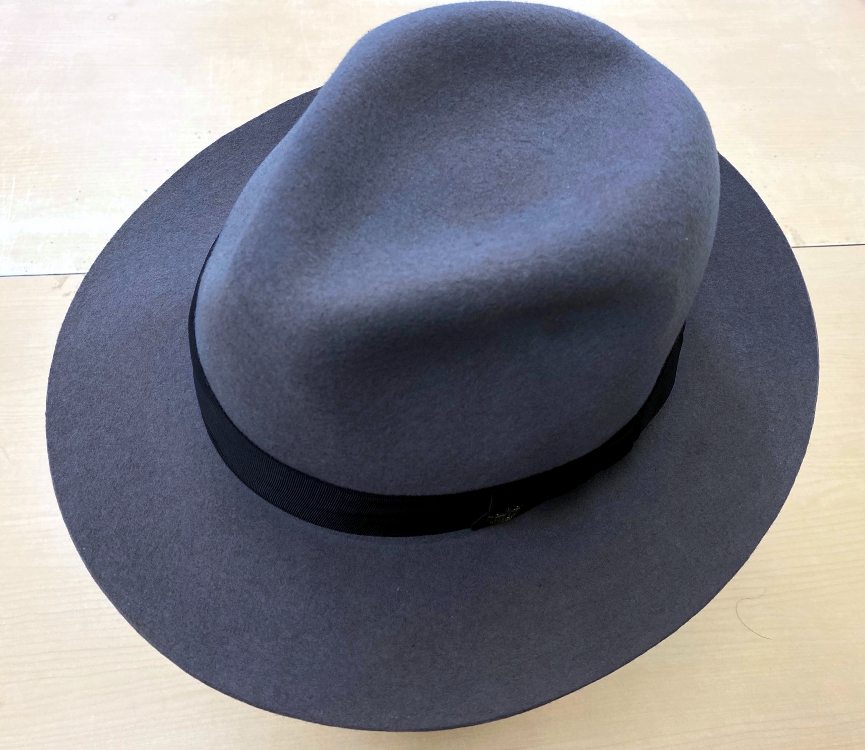 おしゃれなフェルト素材のハット　焼け直し・色褪せ・染め直し|愛知洗い人｜愛知県染み抜きのできるクリーニング店紹介サイト