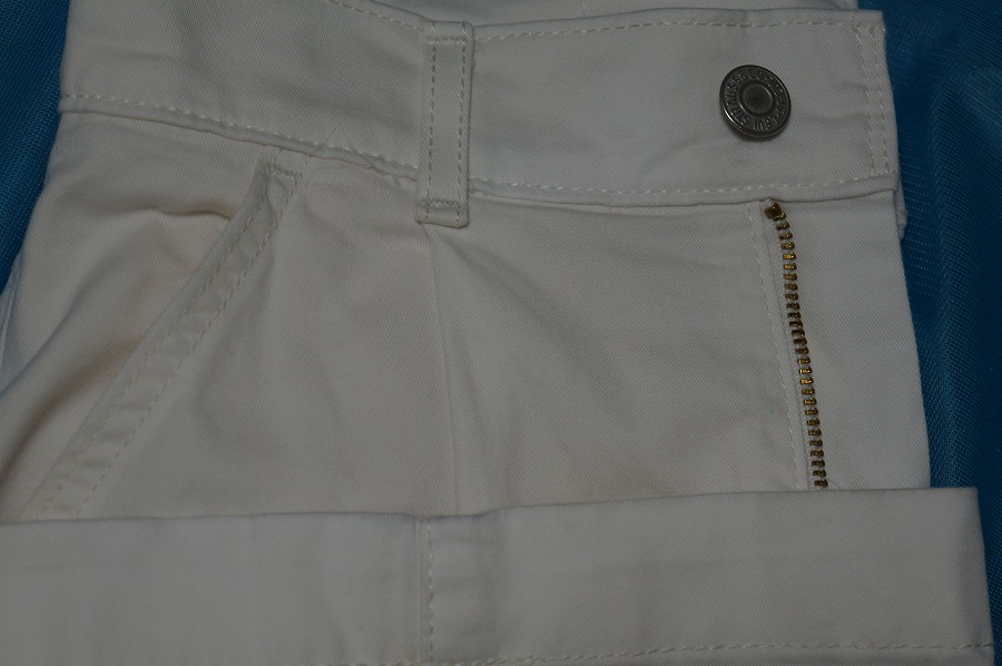 接着剤＋赤色の絵具＆裾に付いた黒い汚れ|愛知洗い人｜愛知県染み抜きのできるクリーニング店紹介サイト