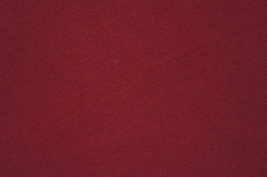 赤色のセーターに紫色の染み|愛知洗い人｜愛知県染み抜きのできるクリーニング店紹介サイト