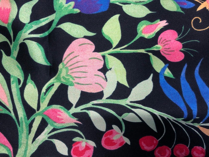 シルクのブラウスに⁉️|愛知洗い人｜愛知県染み抜きのできるクリーニング店紹介サイト