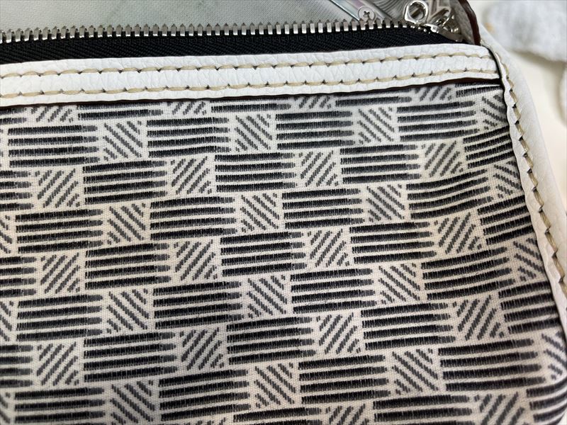 バックについてた不明なシミ|愛知洗い人｜愛知県染み抜きのできるクリーニング店紹介サイト