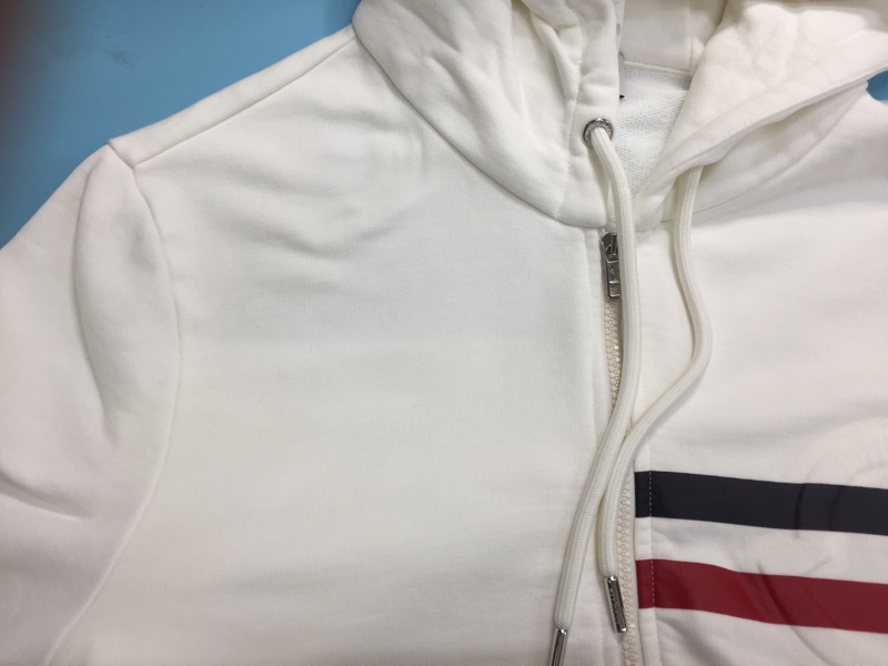 お気に入りパーカーに不明なシミ|愛知洗い人｜愛知県染み抜きのできるクリーニング店紹介サイト