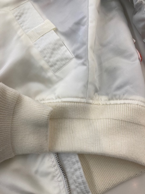 袖、腰リブニットのシミ|愛知洗い人｜愛知県染み抜きのできるクリーニング店紹介サイト