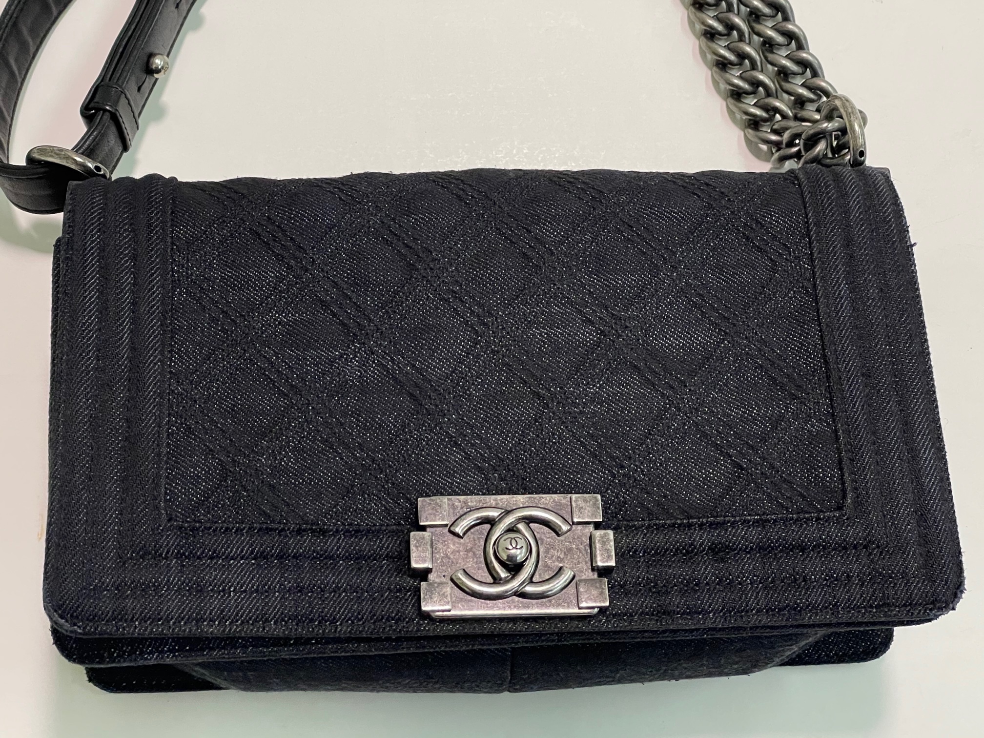 シャネル（CHANEL）のバッグの黄ばみ＆色褪せ修正|愛知洗い人｜愛知県染み抜きのできるクリーニング店紹介サイト