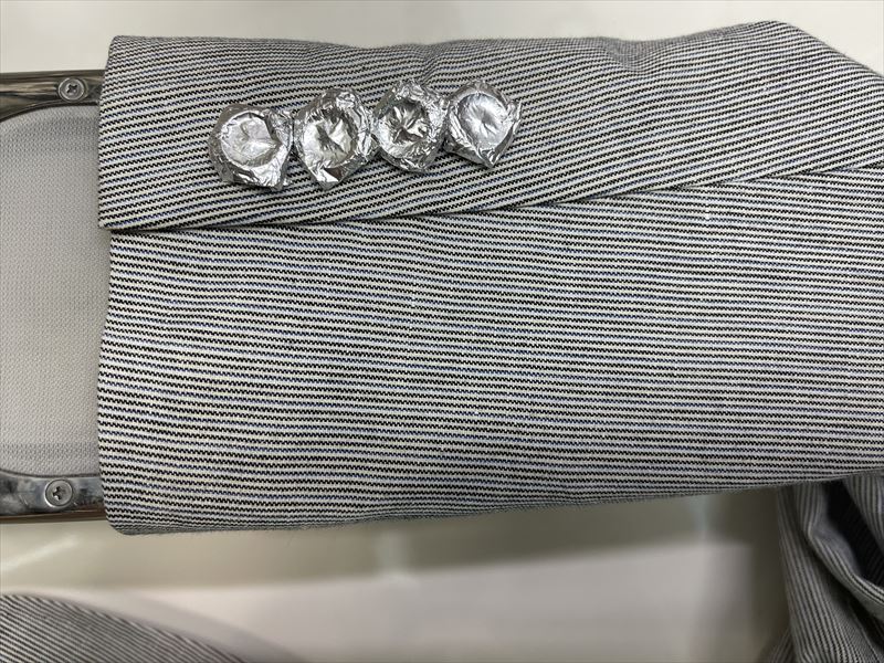 ジャケットの袖口についてしまった食べこぼし|愛知洗い人｜愛知県染み抜きのできるクリーニング店紹介サイト