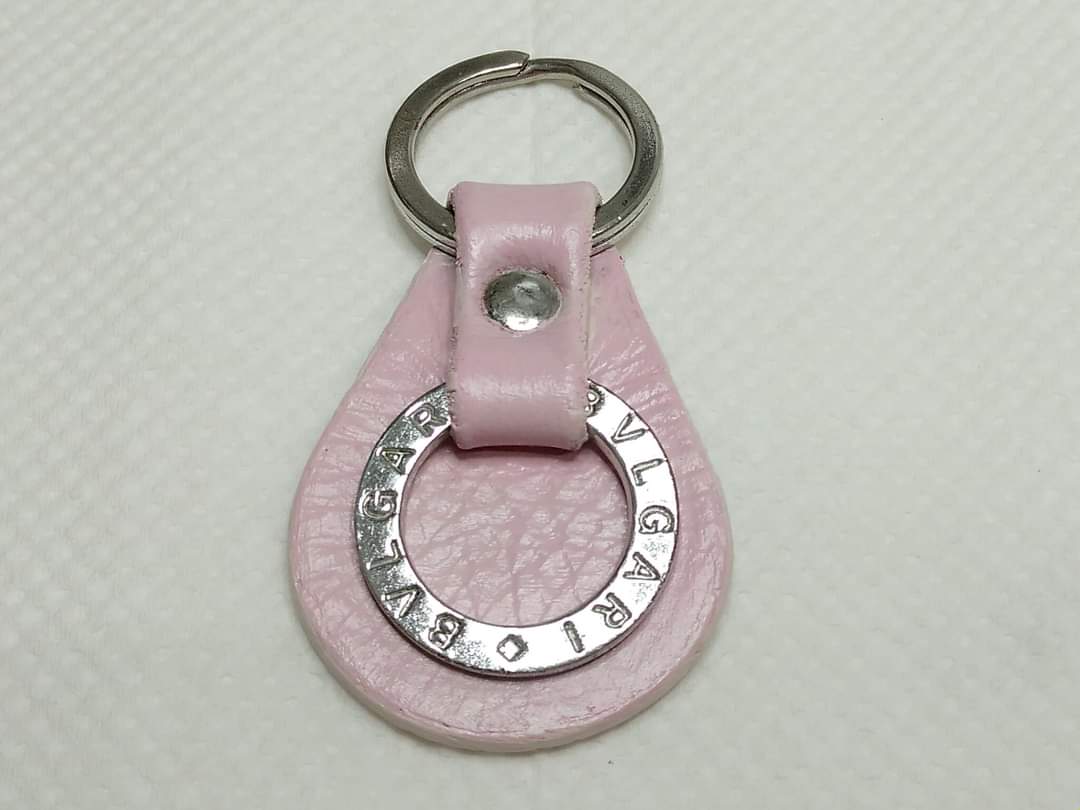 BVLGARIレザーのキーホルダー　色復活|愛知洗い人｜愛知県染み抜きのできるクリーニング店紹介サイト