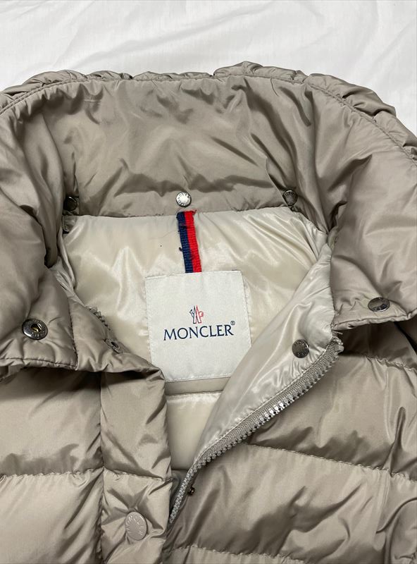 モンクレールダウン襟のシミ抜き・クリーニング|愛知洗い人｜愛知県染み抜きのできるクリーニング店紹介サイト