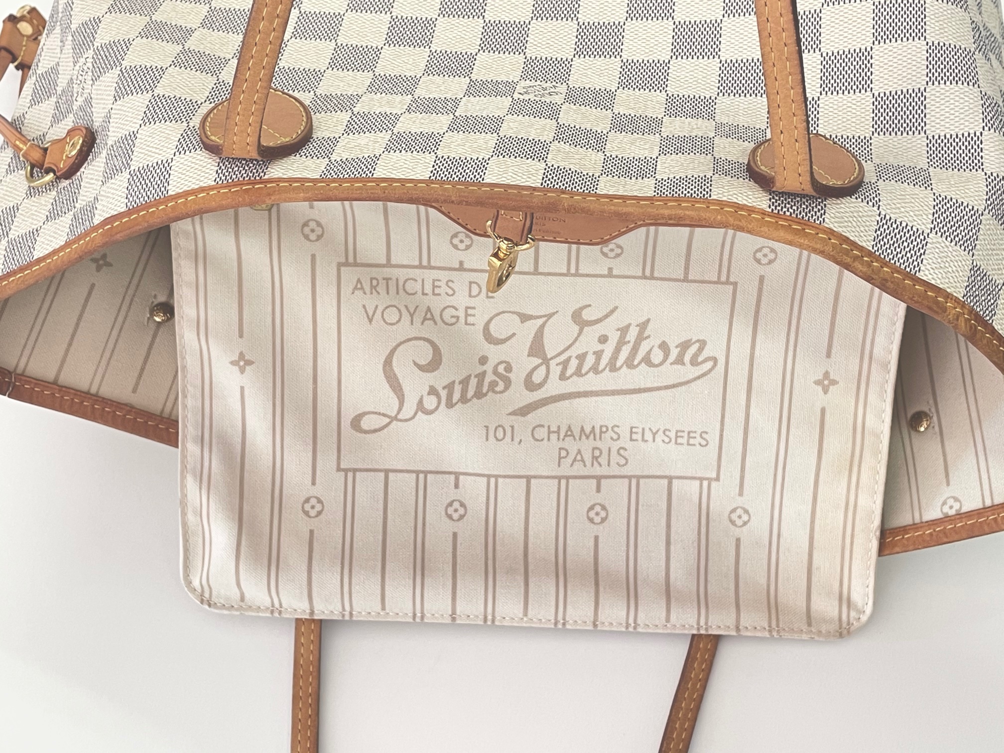 ルイ・ヴィトンのバッグ　クリ―ニング　ペットの粗相シミ除去・消臭加工|愛知洗い人｜愛知県染み抜きのできるクリーニング店紹介サイト