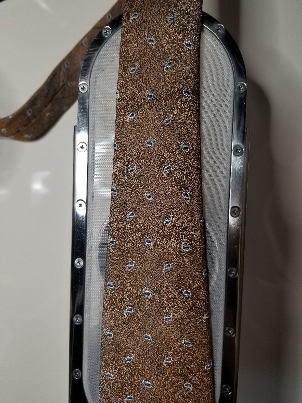 ネクタイに付いた食べこぼしのシミ取って~‼️|愛知洗い人｜愛知県染み抜きのできるクリーニング店紹介サイト