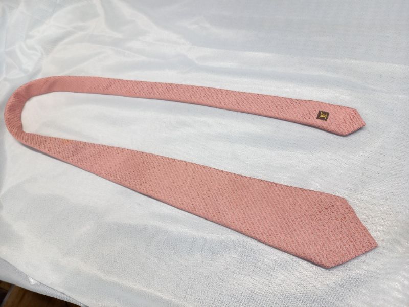 ネクタイの洗濯シワをお直しでカバー♪|愛知洗い人｜愛知県染み抜きのできるクリーニング店紹介サイト