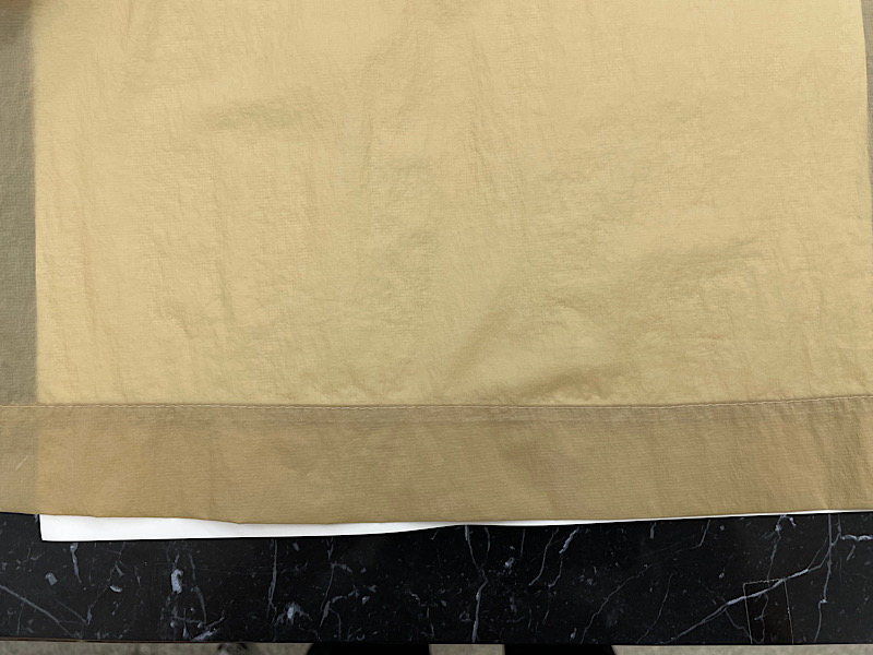 エスカレーターに巻き込まれてついた黒いシミ|愛知洗い人｜愛知県染み抜きのできるクリーニング店紹介サイト