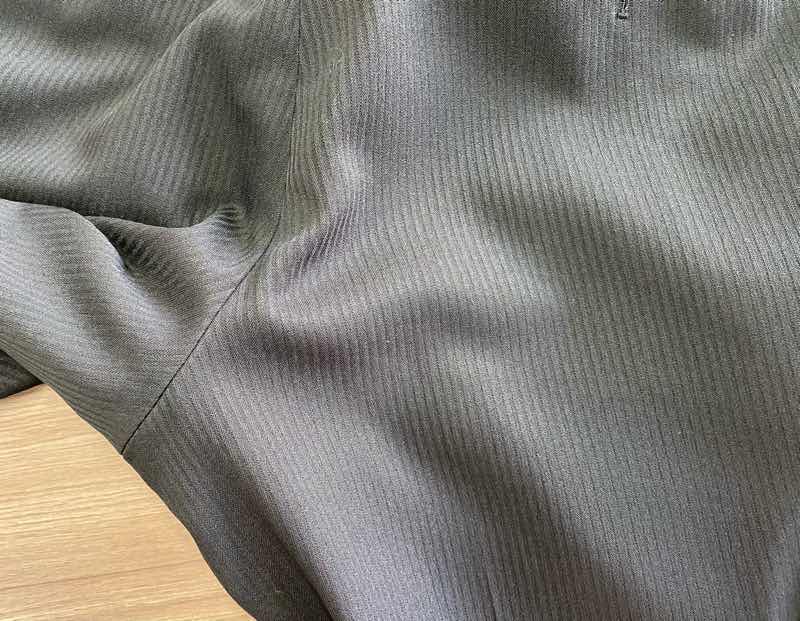 ズボンのお尻にカチカチのシミ& ◎ おまけコーナー（乗り鉄店主　山形へ行く①〜FDA編）|愛知洗い人｜愛知県染み抜きのできるクリーニング店紹介サイト