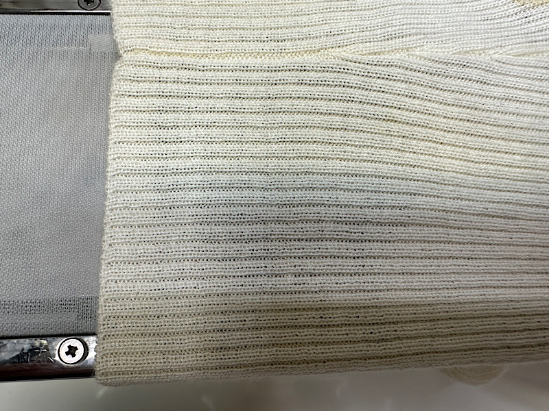 セーターの袖口の不明なシミ|愛知洗い人｜愛知県染み抜きのできるクリーニング店紹介サイト