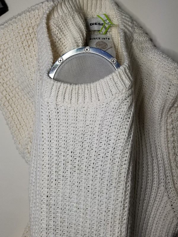 デリケートなニット(DIESEL)に古い黄ばみ‼️|愛知洗い人｜愛知県染み抜きのできるクリーニング店紹介サイト
