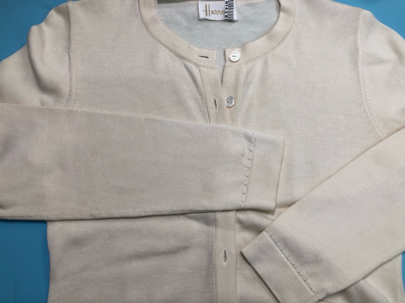 Harrods（ハロッズ）カーディガン　他店で取れなかったシミ|愛知洗い人｜愛知県染み抜きのできるクリーニング店紹介サイト