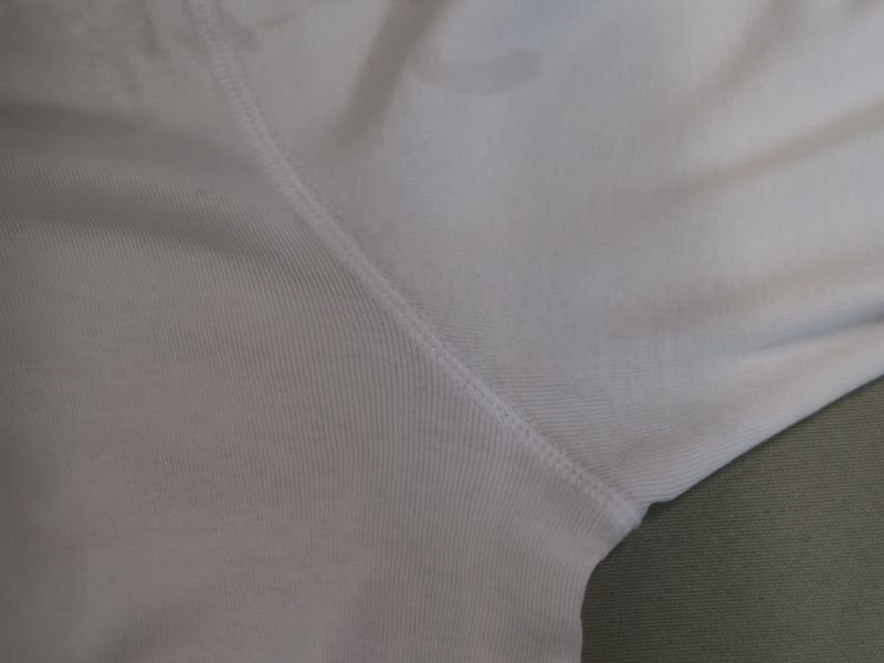 脇の黄変|愛知洗い人｜愛知県染み抜きのできるクリーニング店紹介サイト