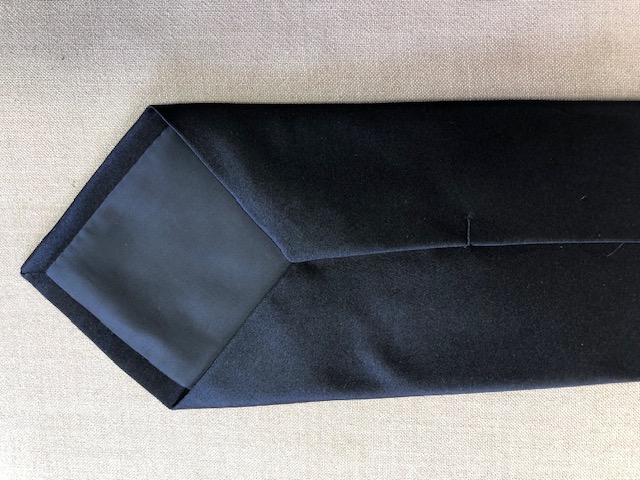 シルクネクタイの不明の染み　あま市M様|愛知洗い人｜愛知県染み抜きのできるクリーニング店紹介サイト