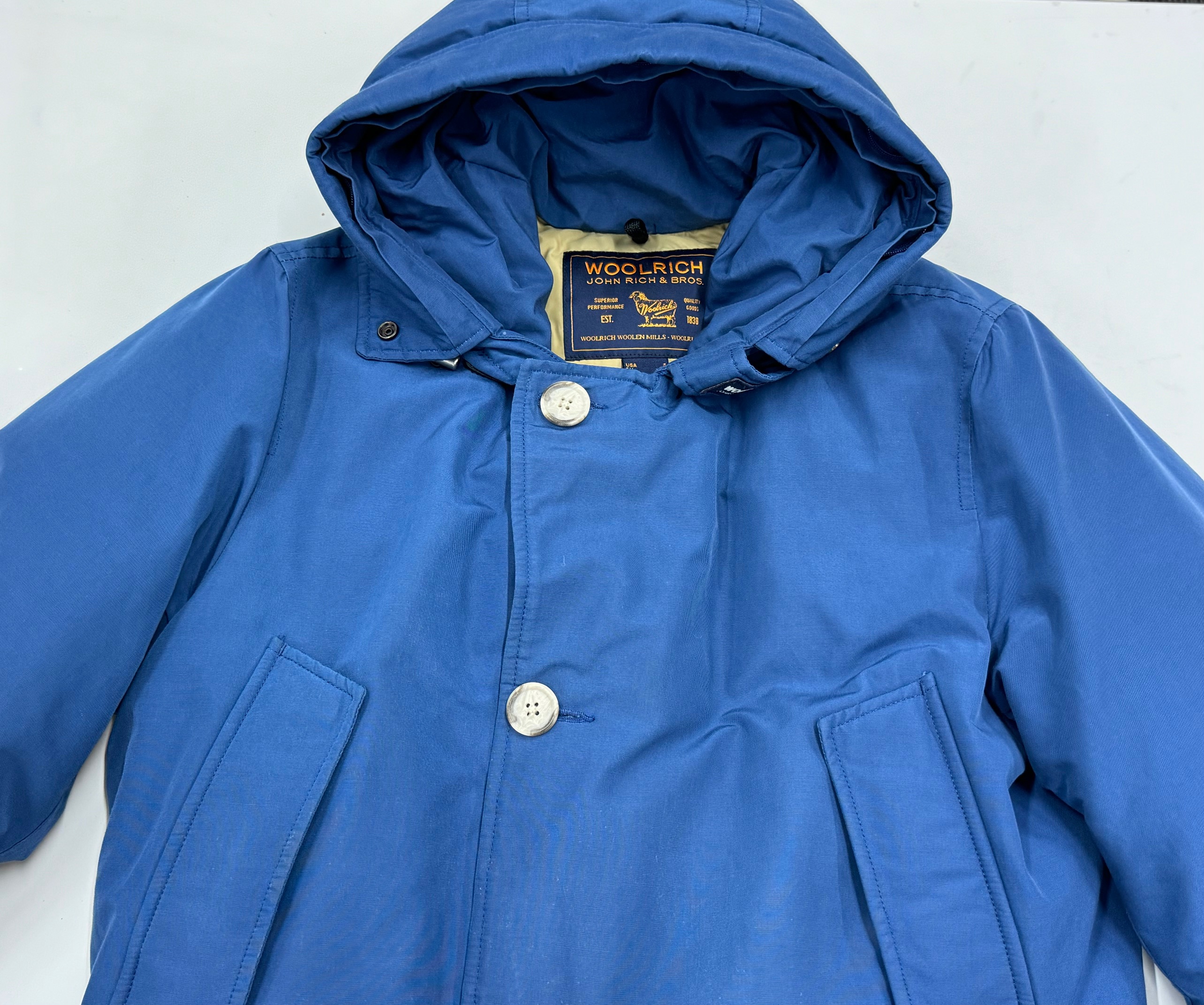 ウ－ルリッチ（WOOL RICH）の高級ダウンにウレタン・シリコン樹脂の塗装のシミが付いてしまった！|愛知洗い人｜愛知県染み抜きのできるクリーニング店紹介サイト