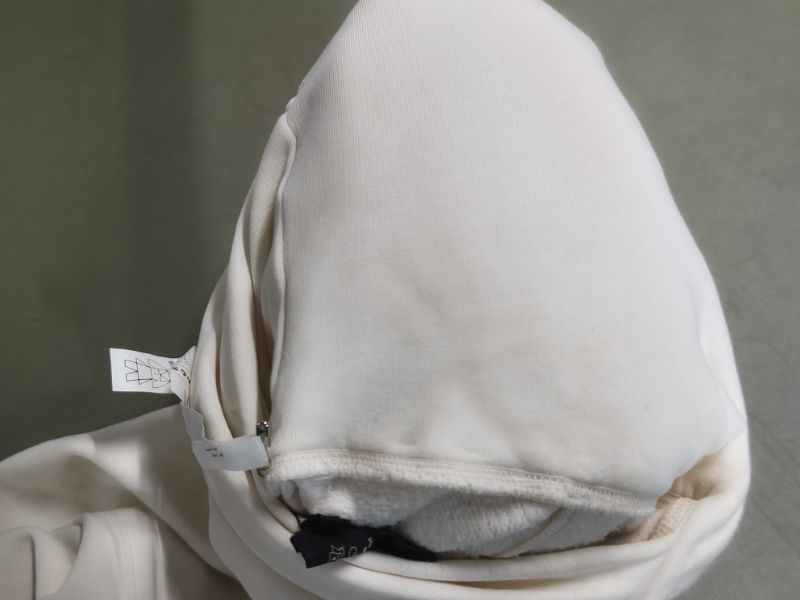 パーカー首辺りの黄ばみ|愛知洗い人｜愛知県染み抜きのできるクリーニング店紹介サイト