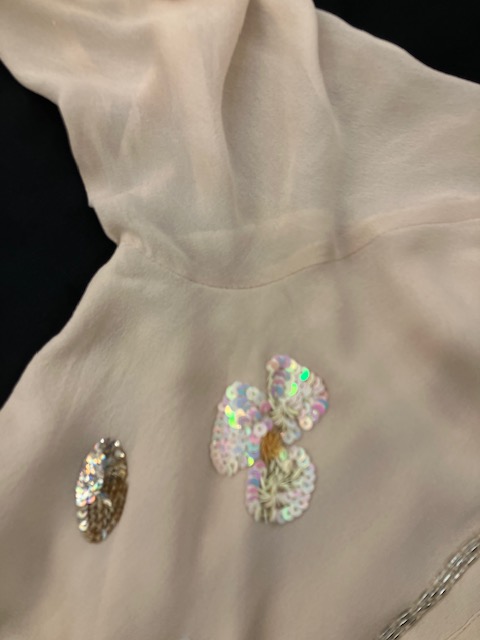 シルクブラウス汗染みの復元加工|愛知洗い人｜愛知県染み抜きのできるクリーニング店紹介サイト