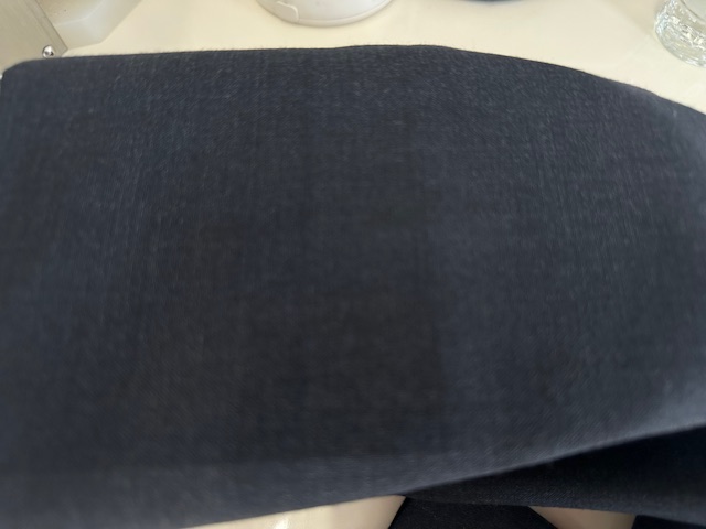 裾直し用のボンドが滲み出てしまって…|愛知洗い人｜愛知県染み抜きのできるクリーニング店紹介サイト