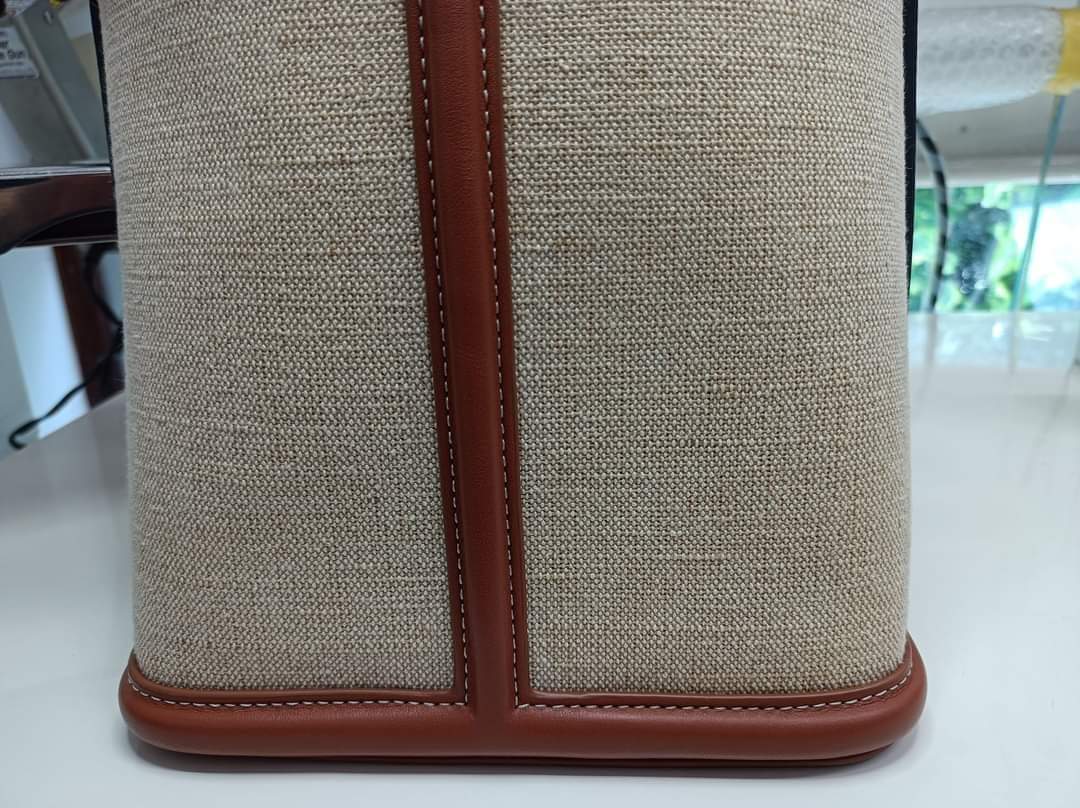 トートバッグに付いたしみ抜きどうする|愛知洗い人｜愛知県染み抜きのできるクリーニング店紹介サイト