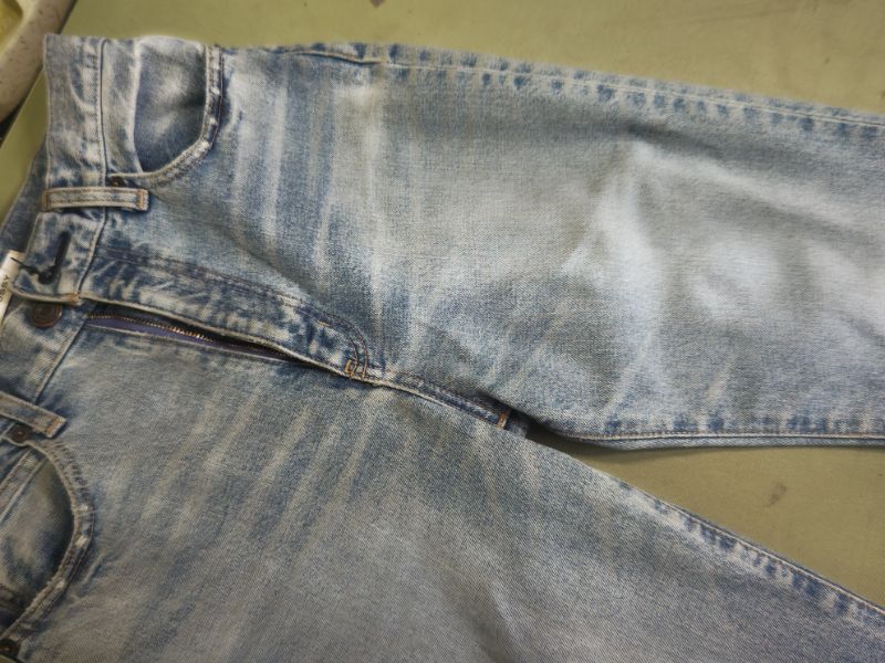 デニムに黒い何かに擦ったような跡|愛知洗い人｜愛知県染み抜きのできるクリーニング店紹介サイト