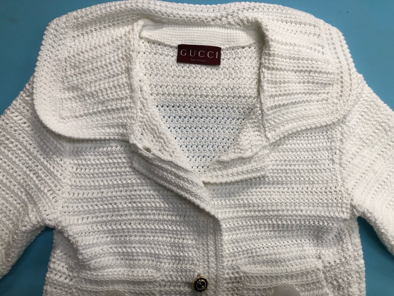 グッチのニットホワイトジャケットクリーニング&メンテナンスお願いします。|愛知洗い人｜愛知県染み抜きのできるクリーニング店紹介サイト