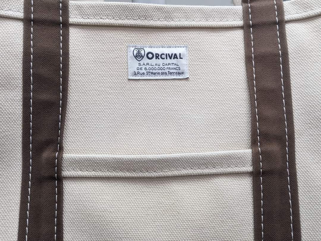 キャンパスバッグにアイスを落として良かれとおもって拭き取ったらかえって拡がってしまった！|愛知洗い人｜愛知県染み抜きのできるクリーニング店紹介サイト