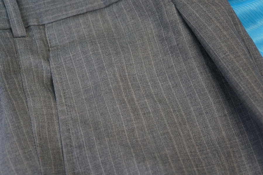 スラックスに付いた白い染み|愛知洗い人｜愛知県染み抜きのできるクリーニング店紹介サイト