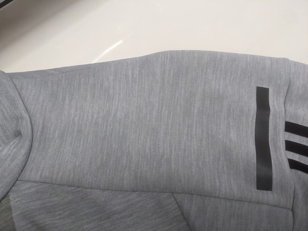 アディダスジャージ茶色いシミは家では取れにくい物です|愛知洗い人｜愛知県染み抜きのできるクリーニング店紹介サイト