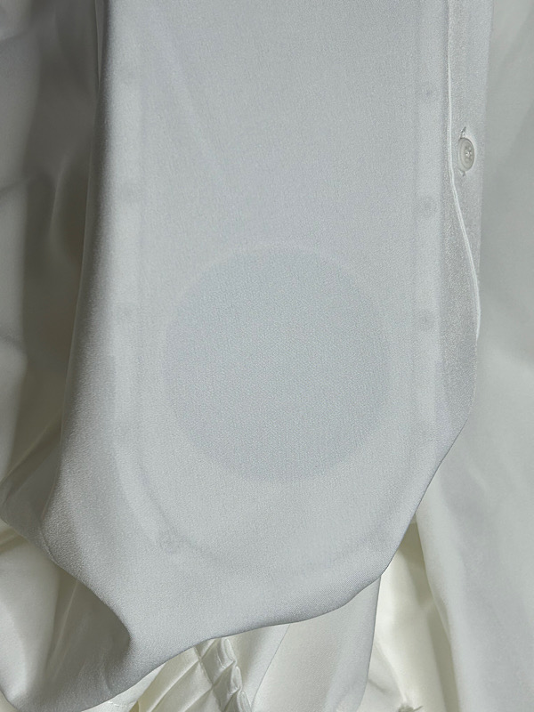 お気に入りブラウスに謎のシミ|愛知洗い人｜愛知県染み抜きのできるクリーニング店紹介サイト