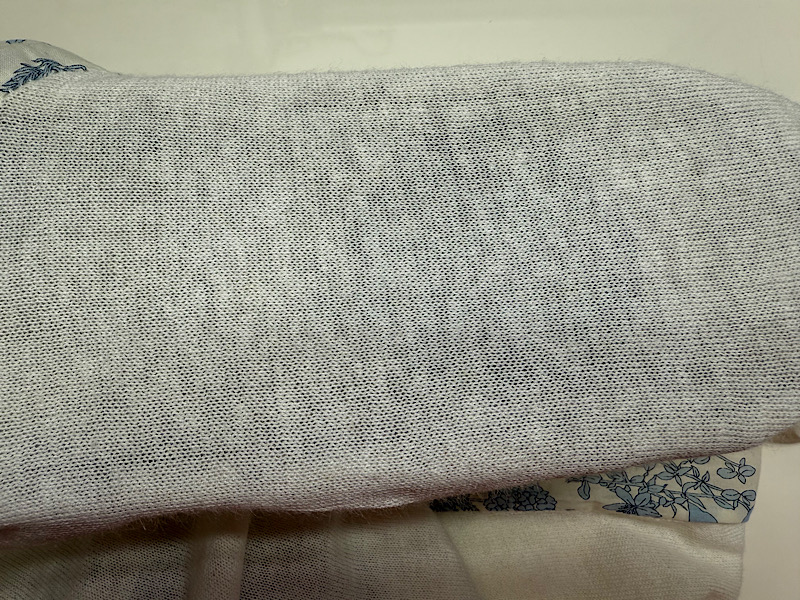 カーディガンの袖に謎のシミ|愛知洗い人｜愛知県染み抜きのできるクリーニング店紹介サイト