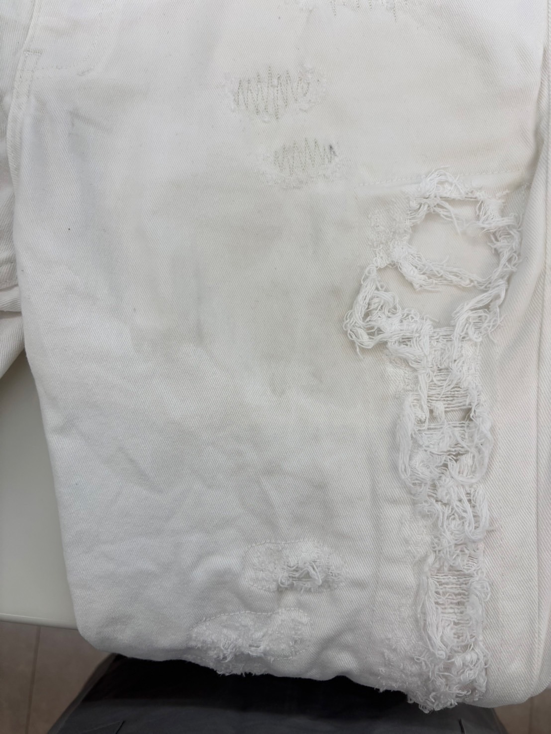 ダメージファッションでもシミはダメ⁈|愛知洗い人｜愛知県染み抜きのできるクリーニング店紹介サイト