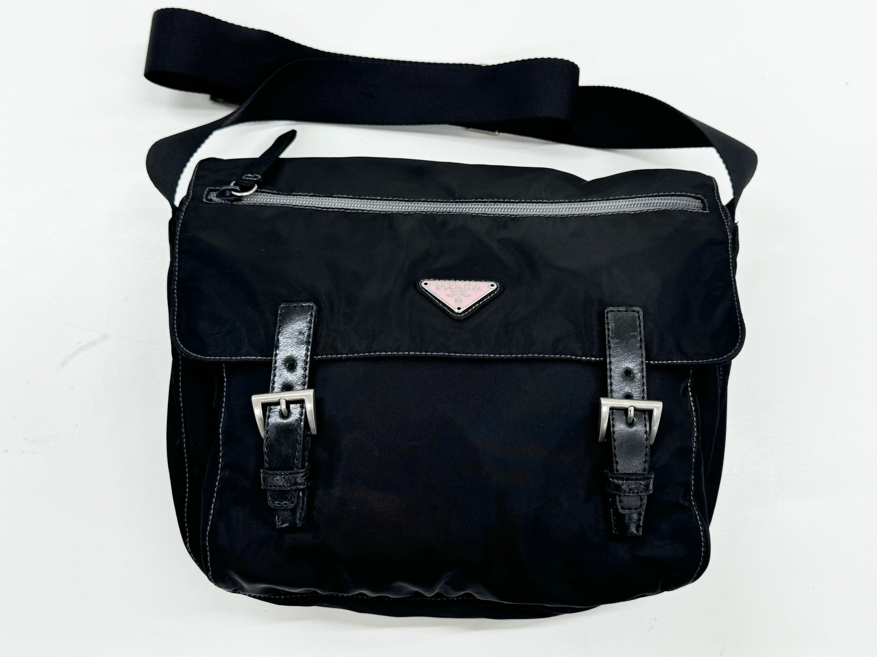 PRADAナイロンバッグ　ピンクから黒への染め替え　難易度MAX|愛知洗い人｜愛知県染み抜きのできるクリーニング店紹介サイト