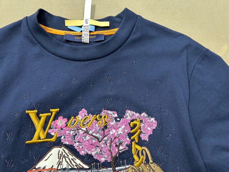 ルイヴィトンのTシャツのシミ取って下さい。|愛知洗い人｜愛知県染み抜きのできるクリーニング店紹介サイト