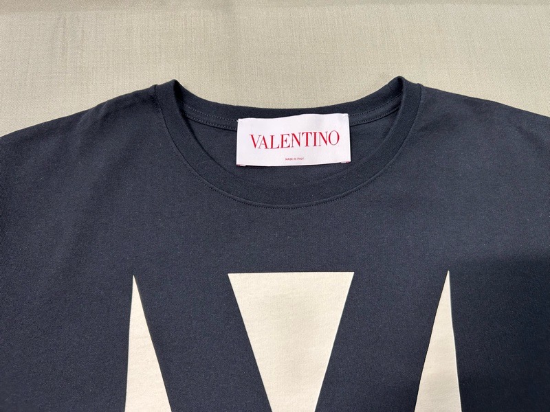 バレンチノ（VALENTINO）のTシャツのシミ取って下さい。|愛知洗い人｜愛知県染み抜きのできるクリーニング店紹介サイト